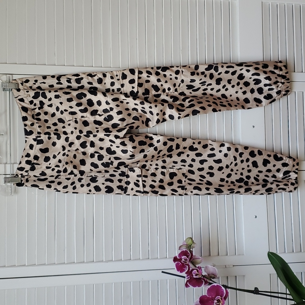 AQUA Leopard Print Cropped Cargo Joggers Size XS - Picture 4 of 8